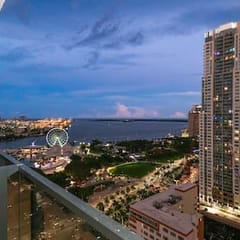 High-Rise Luxe 2BD Condo in Downtown Miami - #4117