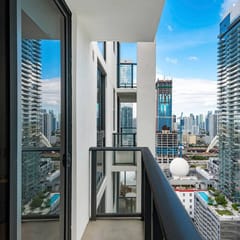 Cityline at The Crosby | High-Floor Lux Suite