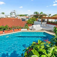Casa Milagros | Oasis en la Ciudad Amurallada