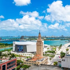 Cloud 23 Miami | 1 BR + Den Luxe Suite