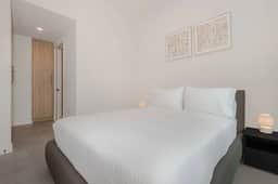 Luxury 1BR+Den Suite | Near Kaseya & Bayfront