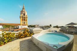 Oasis en la Ciudad Amurallada | Piscina + Jacuzzi
