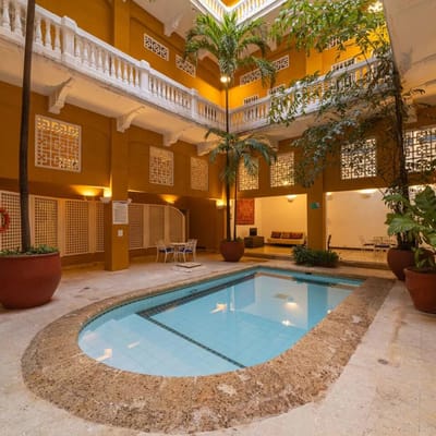Oasis en la Ciudad Amurallada | Piscina + Jacuzzi