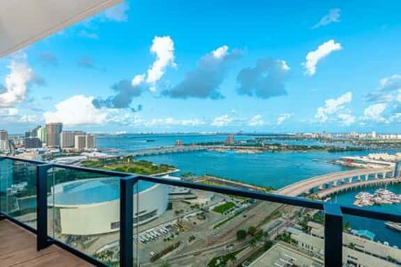 Luxury 1 BD Condo in Biscayne Boulevard #3010 - Image 1