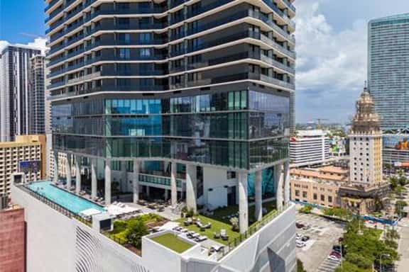 Modern 1 Bedroom Condo in Donwtown #1510 - Image 1