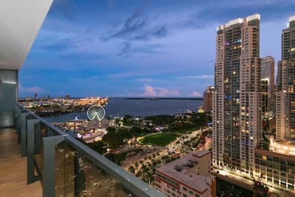 High-Rise Luxe 2BD Condo in Downtown Miami - #4117 - Image 1