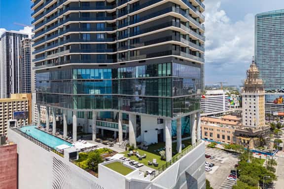 The Coastal Luxe · Sky-High Views Beach Club #3511 - Image 1