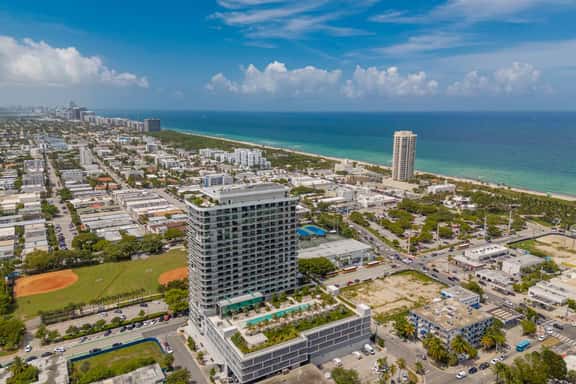 Azure Luxe Residences – Elegant Bayview Hideaway - Image 1