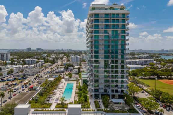 Skyline Serenity Lux 3BR Residence - Miami Beach - Image 1
