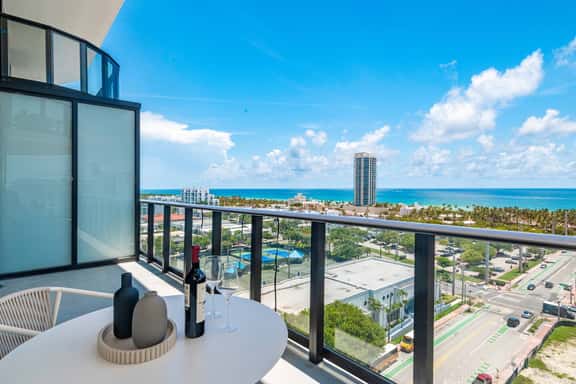 Bayview Oasis - 2BD Exclusive Condo - MIami Beach - Image 1