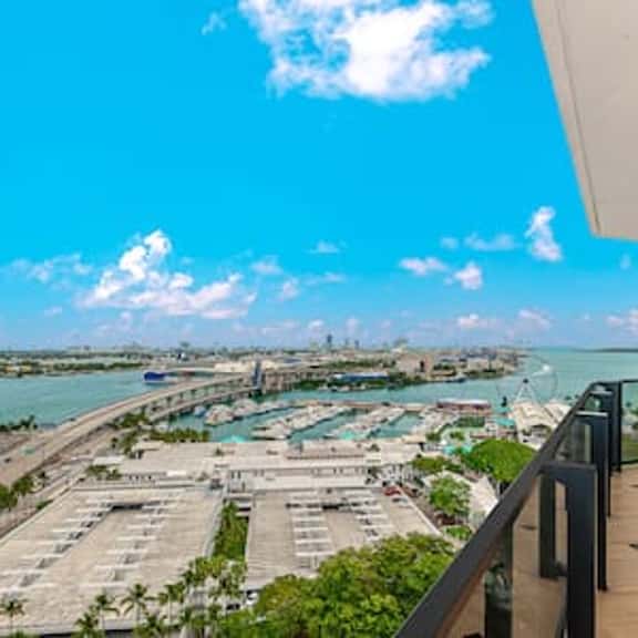 Lux 3 BD Condo in Biscayne Blvd #1409 - Image 1