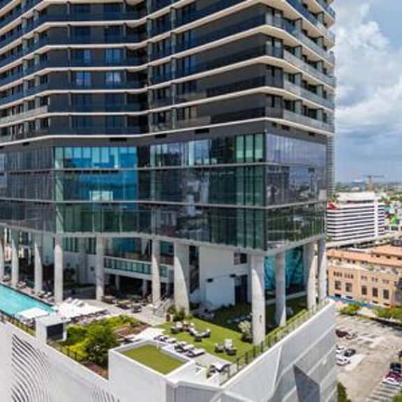Modern 1 Bedroom Condo in Donwtown #1510 - Image 1