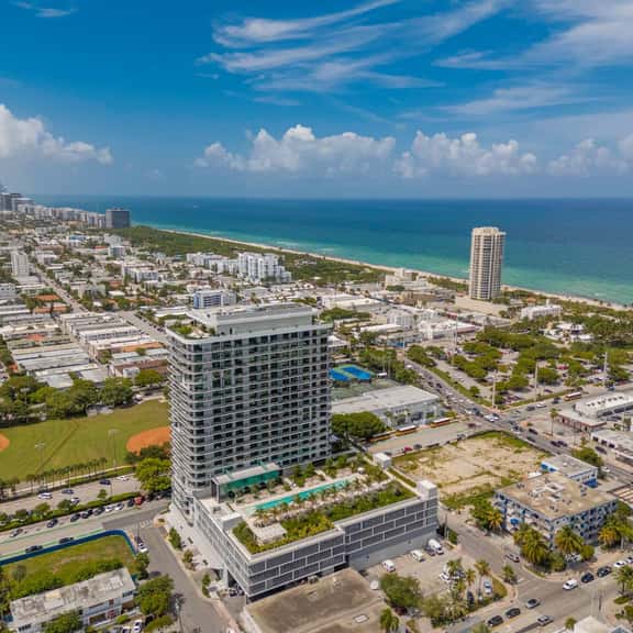 Azure Luxe Residences – Elegant Bayview Hideaway - Image 1
