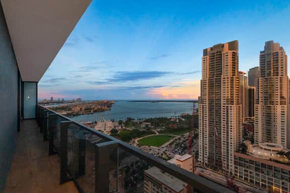 Skyline Luxe Retreat: 3BR/3BA in Downtown #4118