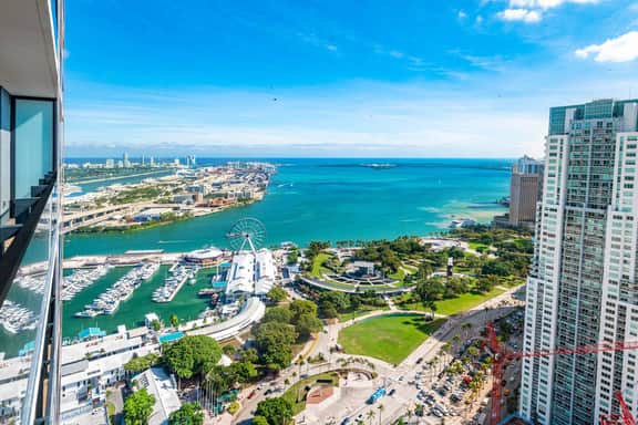 Skyline Luxe Retreat: 3BR/3BA in Downtown #4118