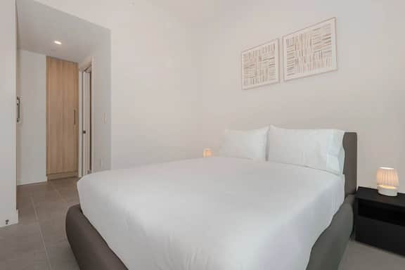 Luxury 1BR+Den Suite | Near Kaseya & Bayfront