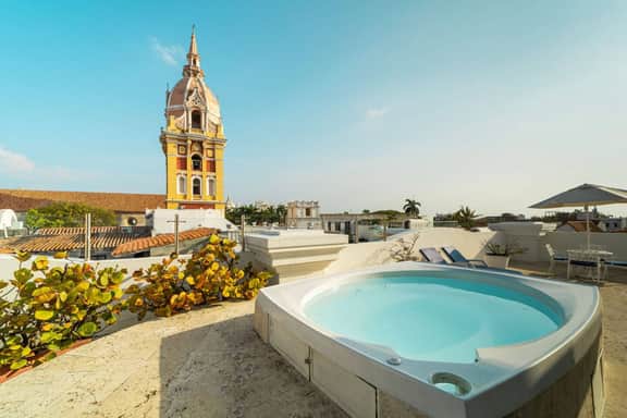 Oasis en la Ciudad Amurallada | Piscina + Jacuzzi