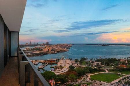 Oasis Retreat · Bay & City Views #2918