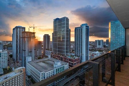Downtown Miami 3 Bedroom Luxe Retreat #2718