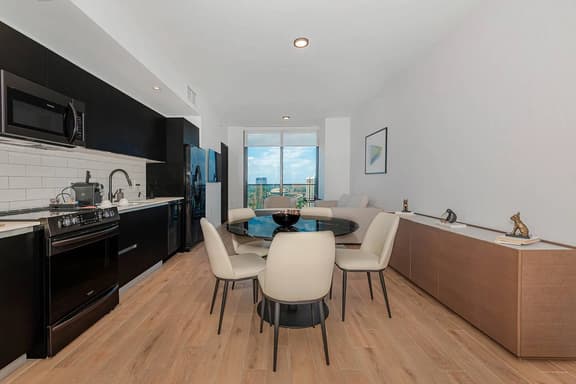 Skyline Luxe Retreat: 3BR/3BA in Downtown #4118