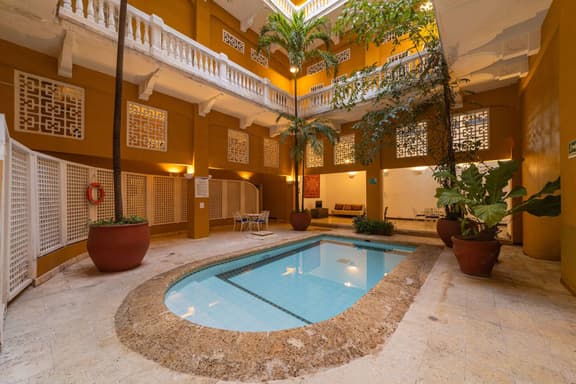 Oasis en la Ciudad Amurallada | Piscina + Jacuzzi