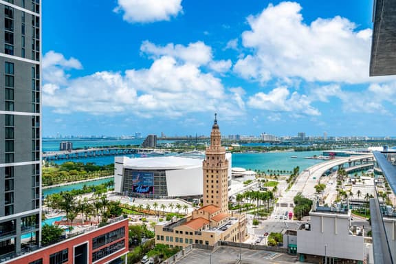 Cloud 23 Miami | 1 BR + Den Luxe Suite