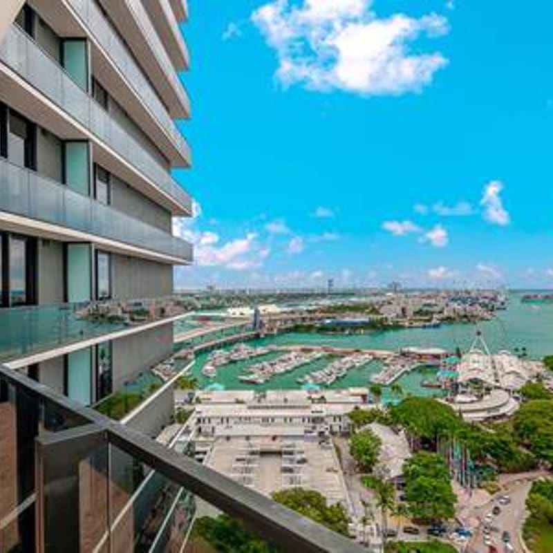 Beautiful 1 BD Condo in Downtown #1914
